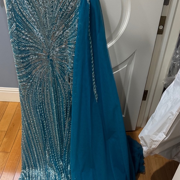 Elegant Teal Sequin Wedding Dress - Picture 5 of 10
